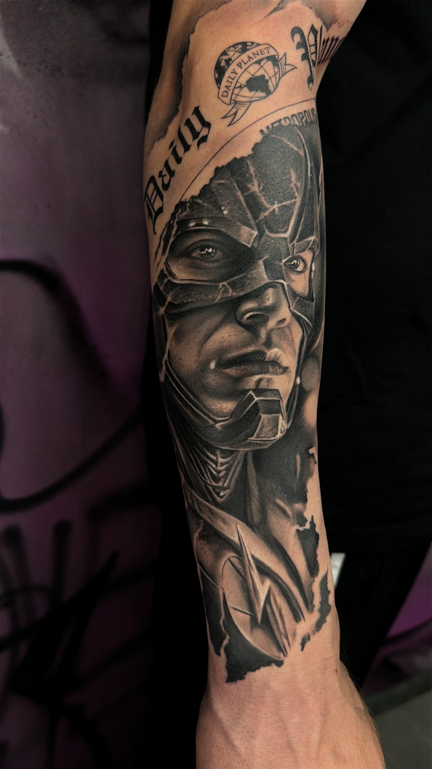 Comicfigur-Tattoo auf Arm